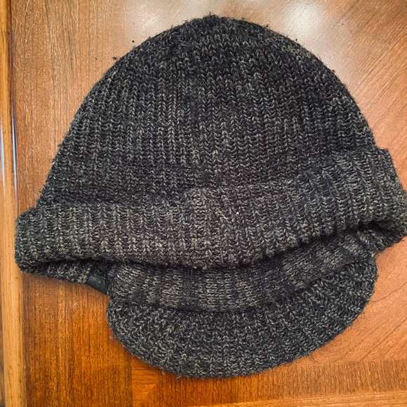 🧨Beanie Cap ONE SIZE FITS ALL (BARELY USED)(SEND ANY OFFER YOU WANT‼️) 🧨 - Picture 2 of 2